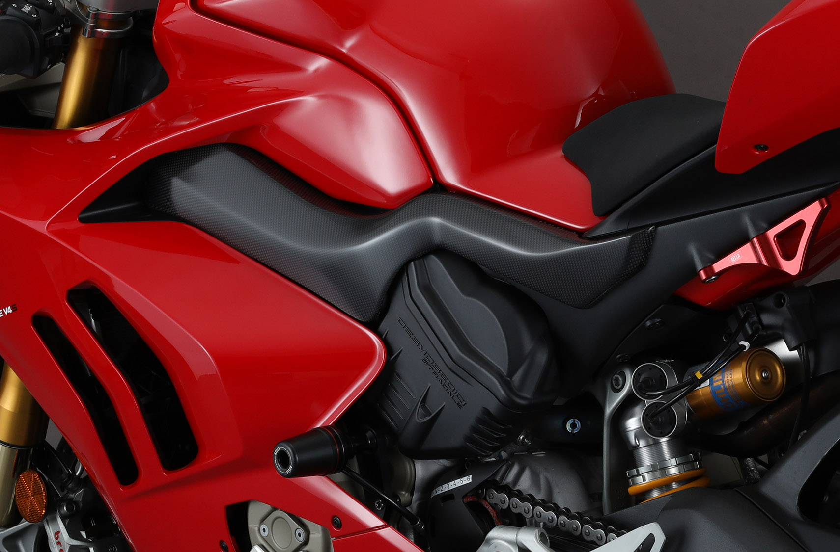 AELLA Carbon Fiber Frame Cover Heat Shields for the Pangiale V4 / R / S / Speciale (20-24) AELLA Carbon Fiber Frame Cover Heat Shields for the Pangiale V4 / R / S / Speciale (20-24)